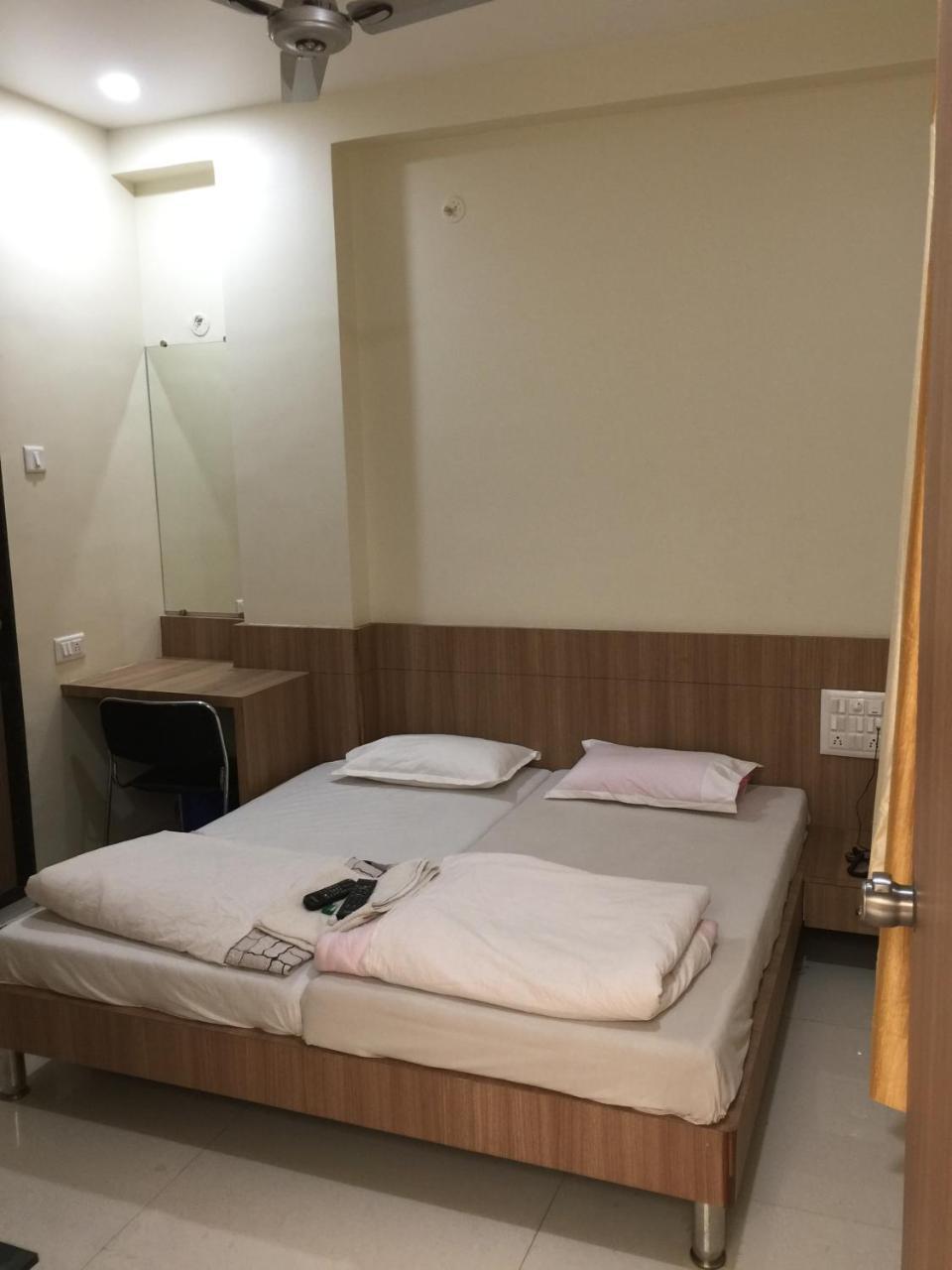Hotel Aaditya Palace Bhusawal Luaran gambar